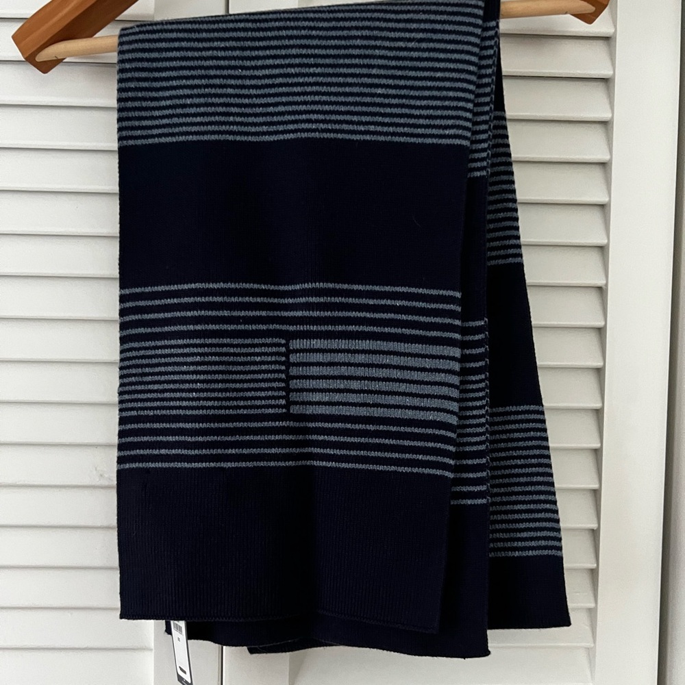 NWT Tommy Hilfiger navy blue scarf
